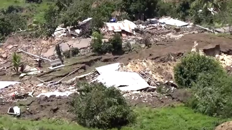 amazonia peruana casas deslizamiento de tierra.jpg