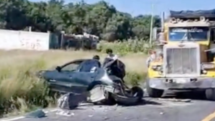 Auto queda DESTROZADO sobre la autopista Puebla-Córdoba hoy martes