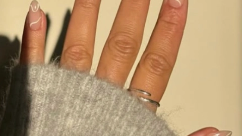 estilos de u&ntilde;as color rosa con nude