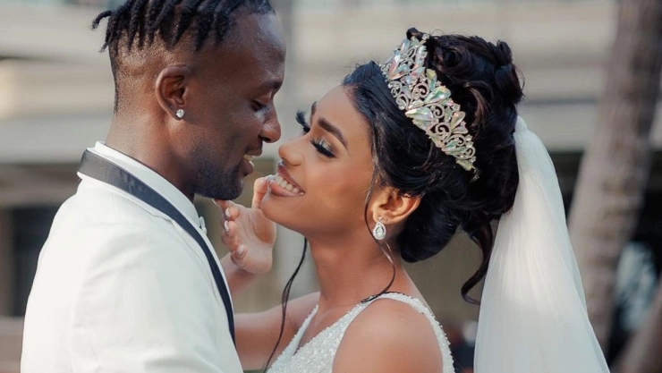 Futbolista no pudo asistir a su boda y envió a su hermano