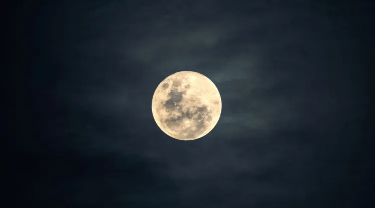 El ritual para aprovechar la energía de la luna llena en Tauro de noviembre 2024