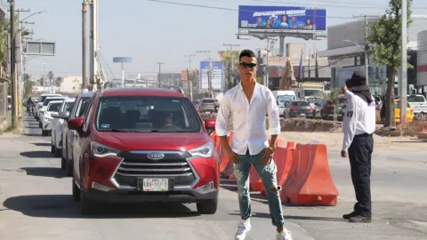 Cristiano Ronaldo deteniendo el tráfico para tomarse una foto en el Sistema Vial Abastos Independencia.