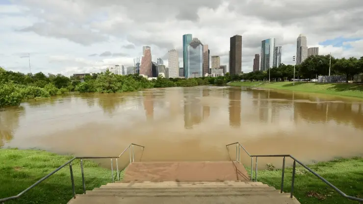La inundación que dejó el huracán Beryl tras su paso por Texas: así puedes solicitar ayuda