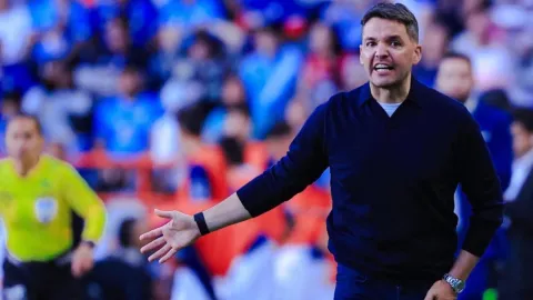 Larcam&oacute;n, DT de Cruz Azul