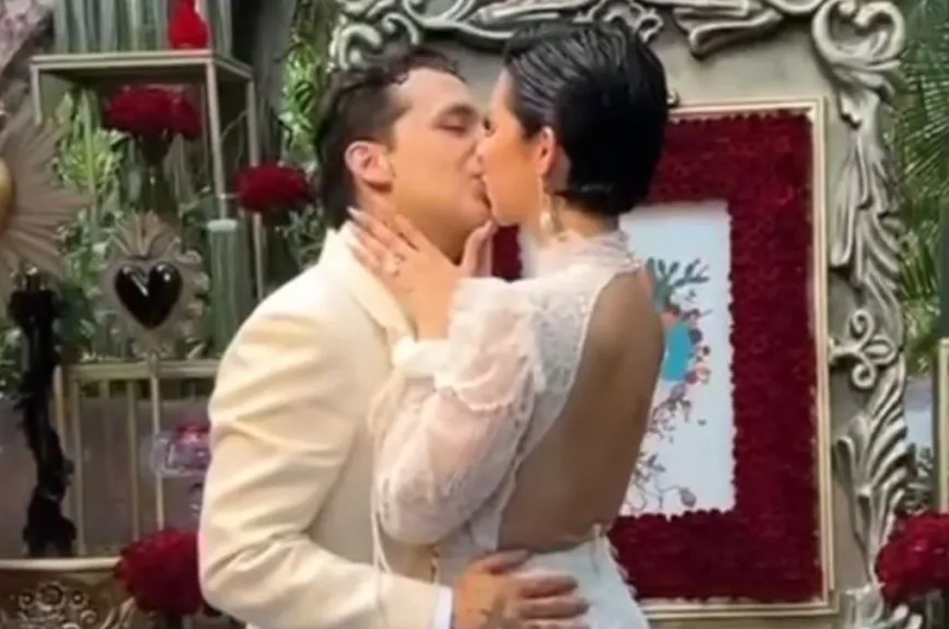 Votos de la boda de Nodal con Angela (6).jpg