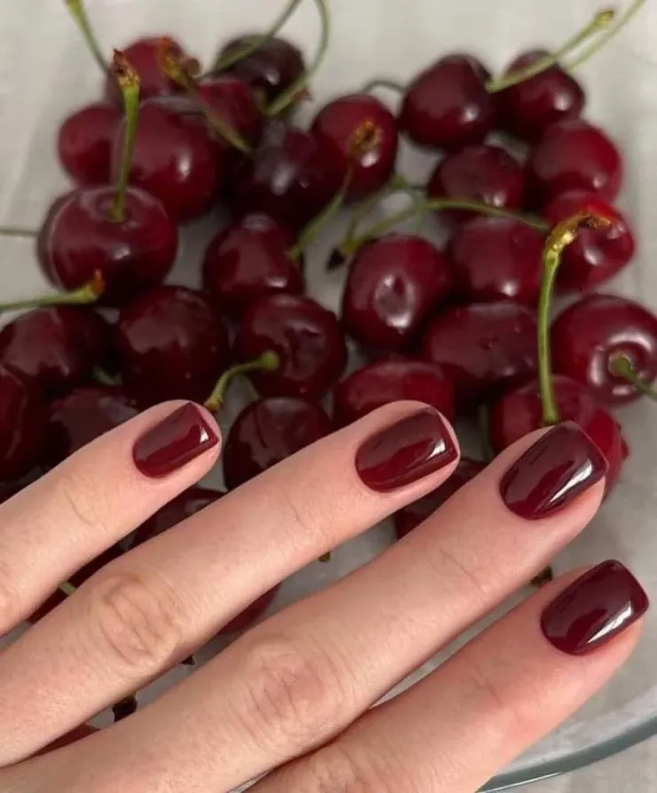 13 diseños de uñas rojas sencillas, pero elegantes: para natación, gym, pádel o atletismo