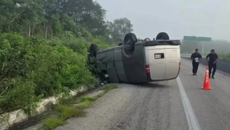 Vuelca camioneta en la Uxmal-Mérida.