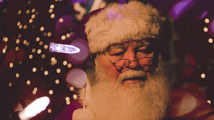 Cumplió su deseo Niño con cáncer muere en brazos de Santa Claus