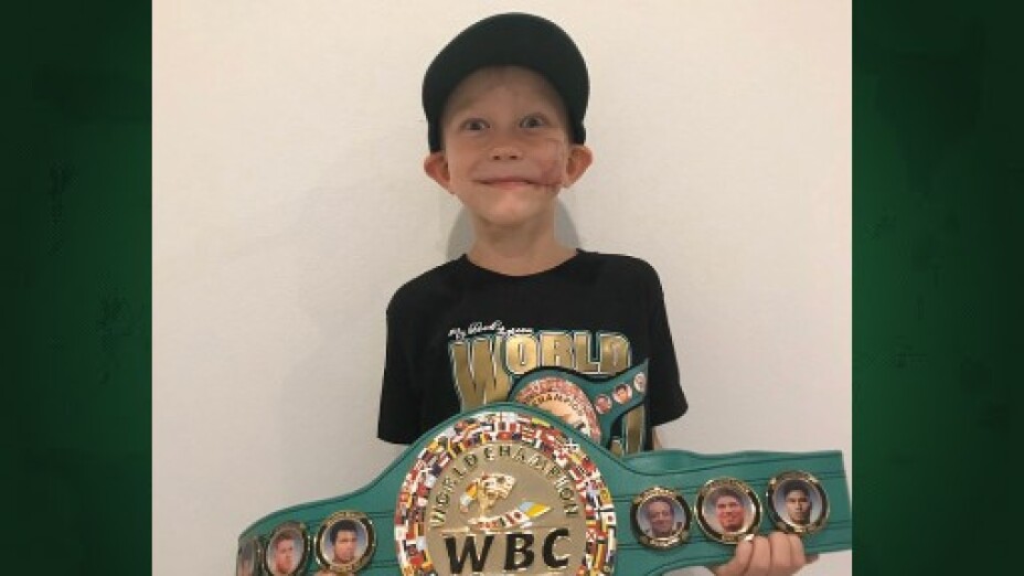 Bridger Walker niño campeon del consejo mundial de boxeo