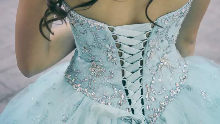 Quinceañera se desmaya en pleno vals, fallece en el hospital