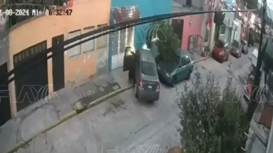 VIDEO: Así robaron un auto en menos de un minuto en Tlalnepantla