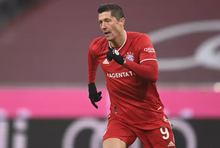 Robert Lewandowski superó a Lionel Messi y a Cristiano Ronaldo