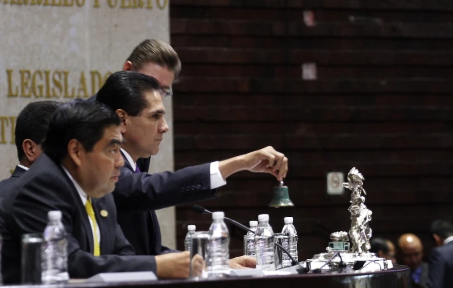 Ante el recorte anunciado por el Gobierno Federal, por la caída en los precios del petróleo, Aureoles Conejo planteó también analizar la continuidad de los grupos de trabajo ordinarios que no estén dando resultados.