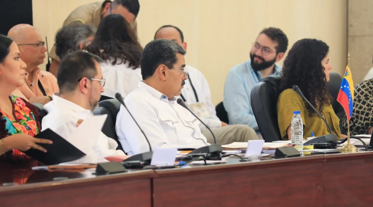 Nicolás Maduro y Díaz-Gatell olvidan sus dictaduras y abordan el tema de la migración