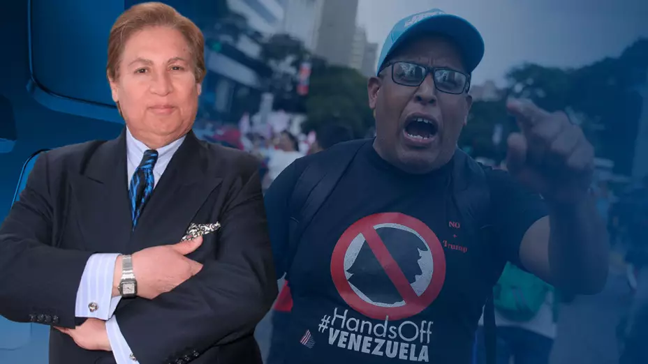 Foto del periodista Armando Guzmán y de protesta contra intervencionismo de EU en Venezuela con hombre que porta una playera con la frase “Hands off Venezuela”.