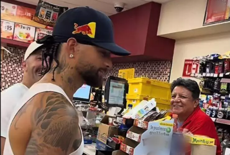 Maluma APARECE en tienda de conveniencia y cajera no lo reconoce