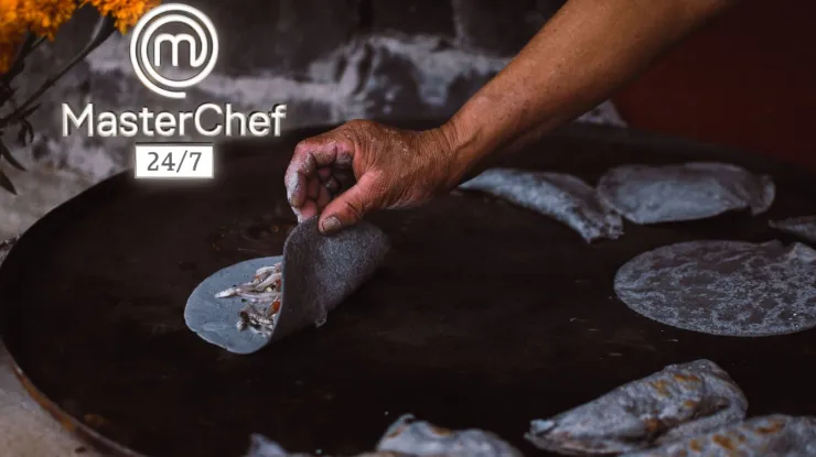 De dónde viene la masa azul como la que usó la Chef Isabel Carvajal para hacer sopes.