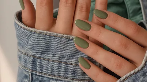 7 diseños de uñas recomendados y hechos por la IA para ponerte en marzo 2026