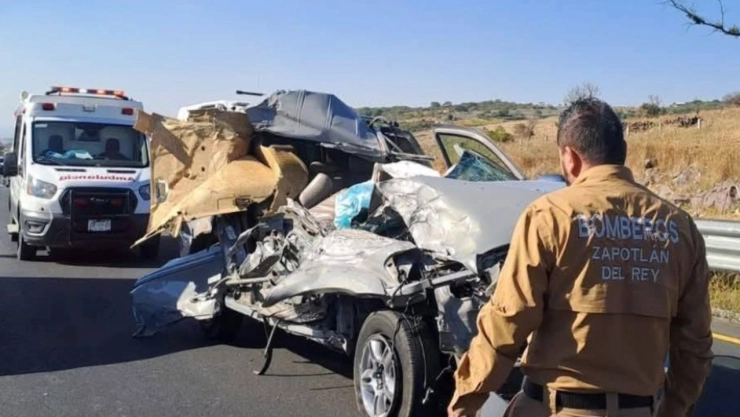 Violento accidente autopista México-Morelia: Vocalista Grupo El Tiempo, Hugo Gómez, fue trasladado a urgencias