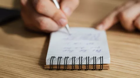 La psicología analiza la mezcla de mayúsculas y minúsculas como un posible reflejo de hábitos mentales y emocionales.