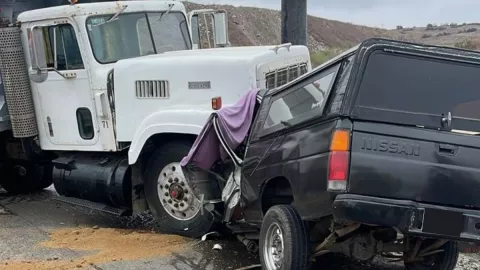 Accidente en Tijuana Hombre muere prensado en choque por el Monte Los Olivos