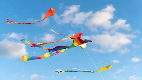 Tres niños mueren degollados por hilos de cometas en Festival
