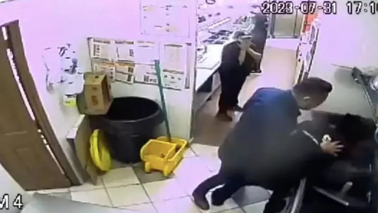 Un hombre golpe&oacute; brutalmente a un empleado de un Subway