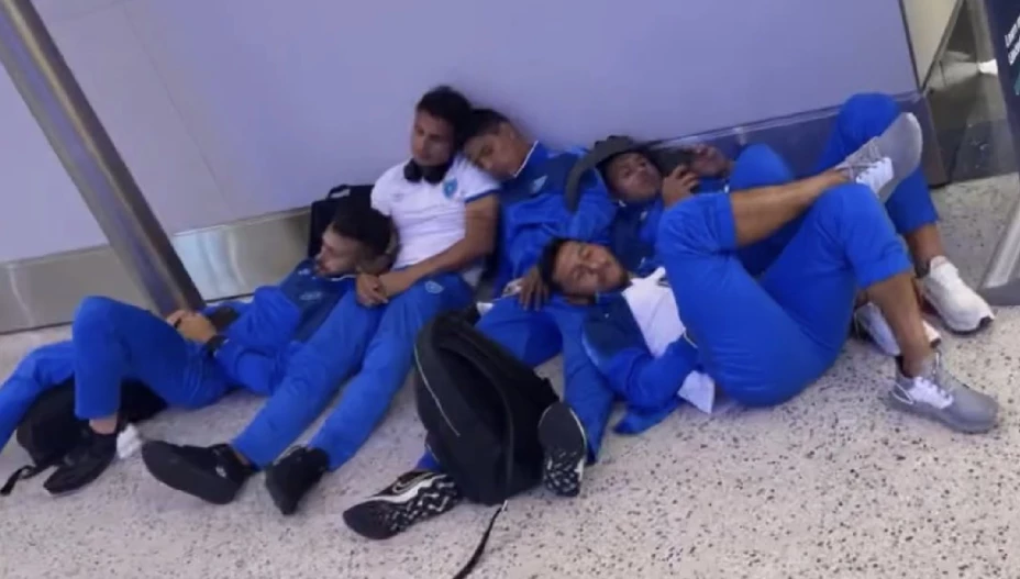 Selección Mexicana- Guatemala durmió aeropuerto confusión.jpg
