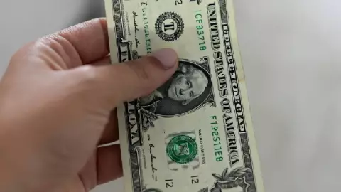 ¿Por los suelos? Así cierra el precio del dólar HOY miércoles 25 de febrero en Yucatán