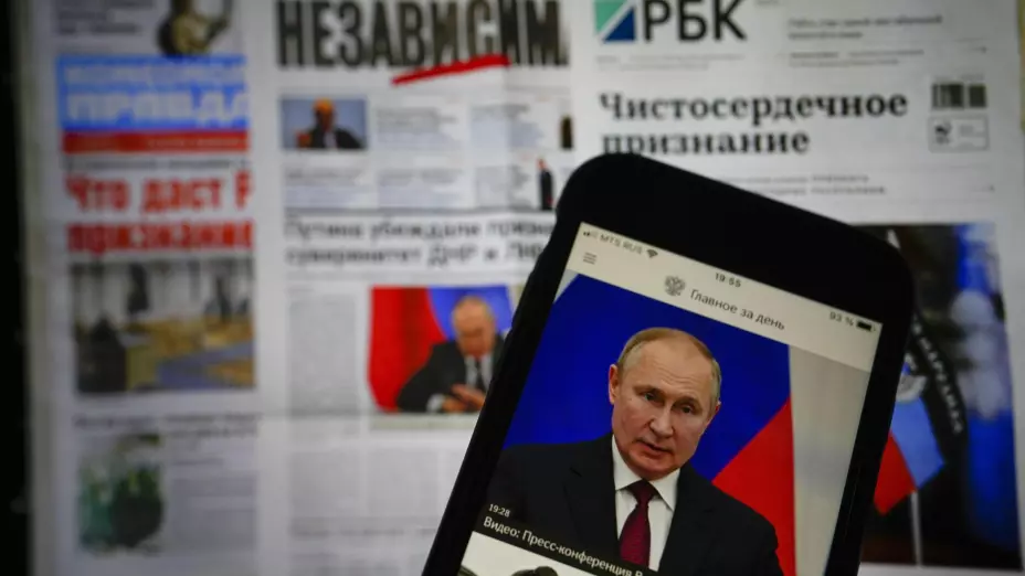 Rusia amenaza a medios de comunicación con hasta 15 años de cárcel