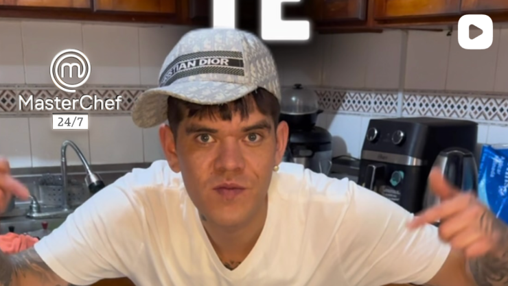 Diego de MasterChef 24/7 cocina hamburguesas