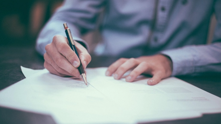 Senado elimina la carta de antecedentes no penales como requisito para solicitar empleo
