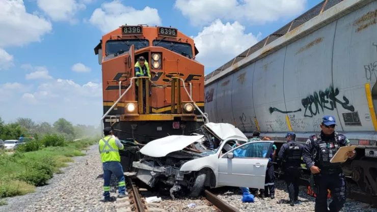 Fatal accidente: Madre e hijo pierden la vida tras ser impactados por un tren en Monterrey