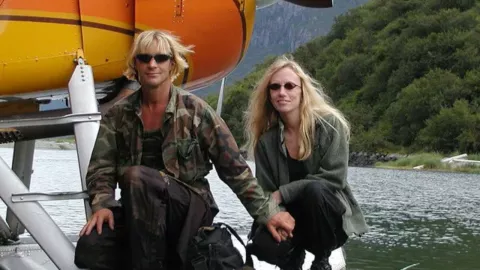 Pareja muere devorada por un oso