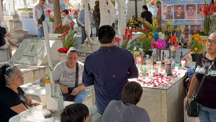 Familiares de víctimas de ataque en el Hospital Civil de Culiacán son recordados en su primer Día de Muertos. (1).jpg