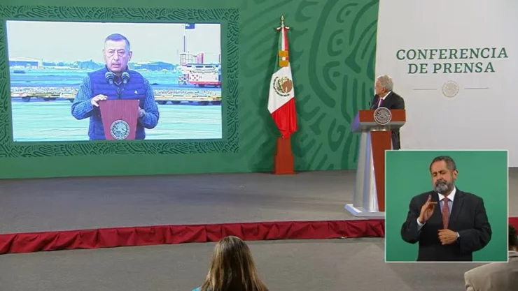 Llega embarque con 585 mil vacunas de Pfizer al AICM