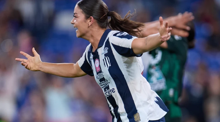 Allison Veloz con Rayadas