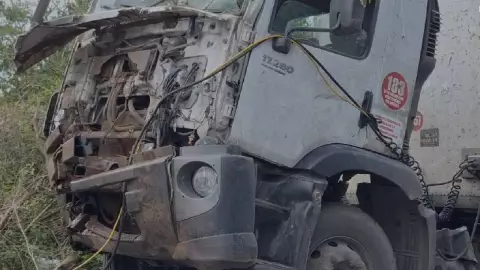 VIDEO_ Reportan fuerte accidente de tráiler en el anillo periférico.jpg