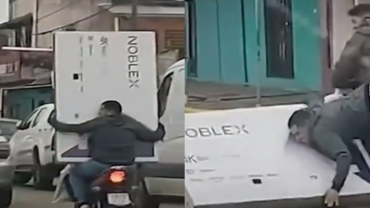 Motociclista se le cae televisión
