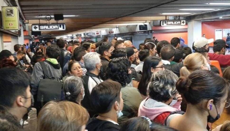 Reportan aglomeraciones en la Línea 7 del Metro CDMX tras los retrasos significativos en la mañana de este 16 de enero de 2023.