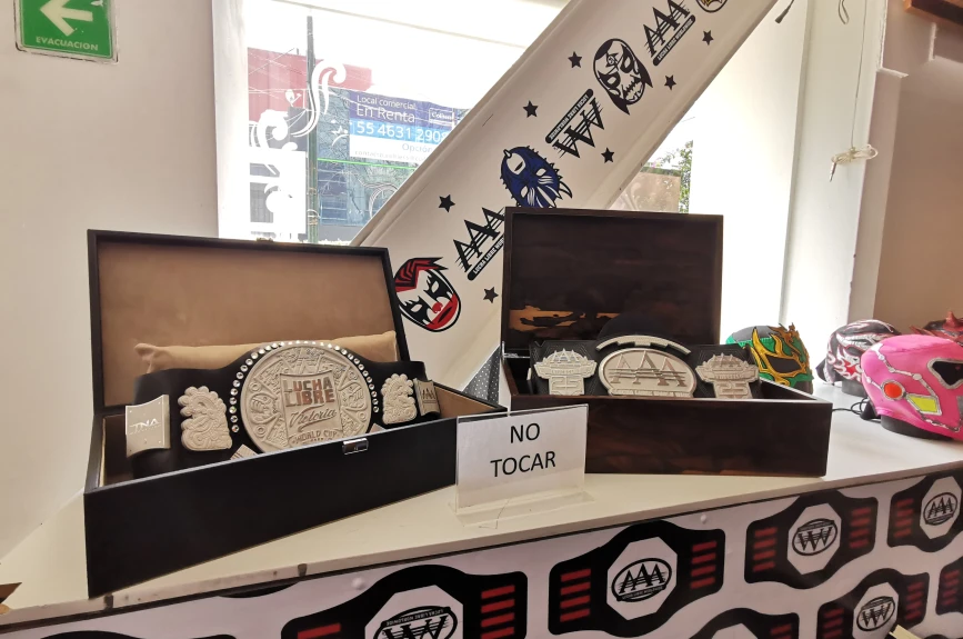 Exposición 30 aniversario Lucha Libre AAA