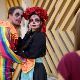 Un día para vivir: La fiesta de los muertos
