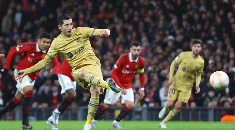 Robert Lewandowski gol Barcelona vs Manchester United Europa League