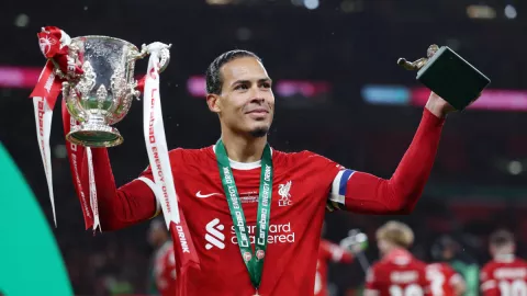 Virgil Van Dijkes con la Carabao Cup