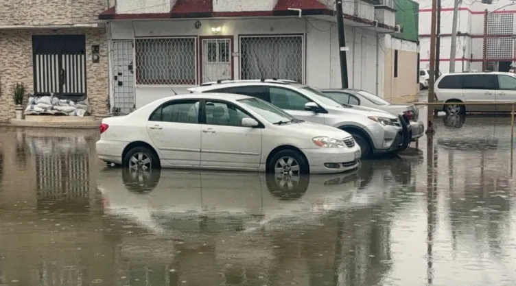 Siguen las inundaciones en Tlalnepantla por fuertes lluvias en Edomex