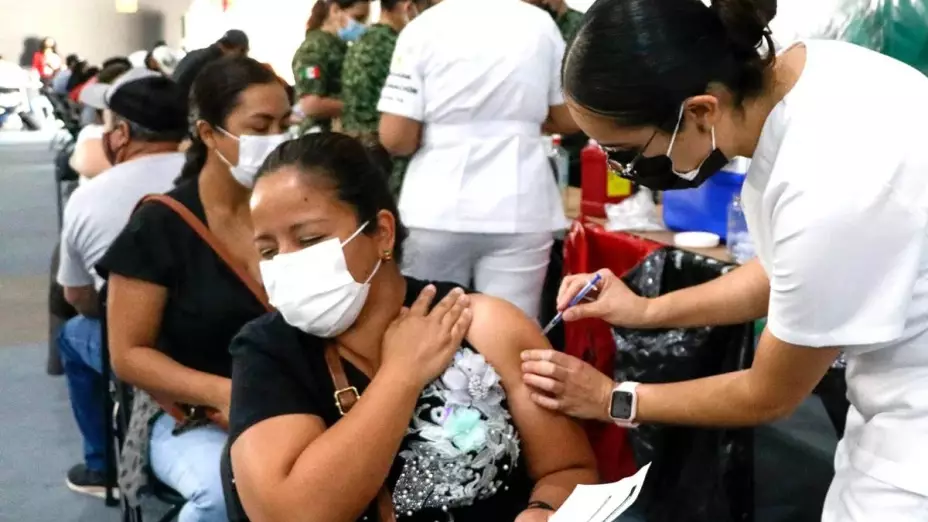 Iniciará vacunación de refuerzo en Cancún para adultos de 50 años