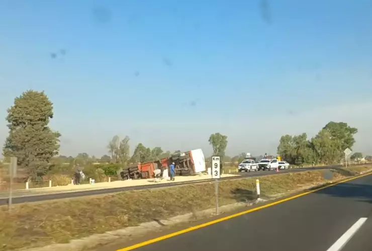 _Volcadura carretera Irapuato-Querétaro, 4 de mayo 2025.png
