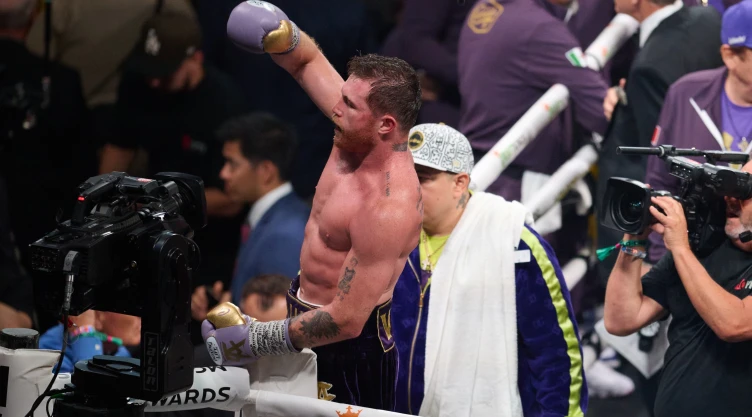 Saul -Canelo- Alvarez (MEX) vs Jermell Charlo (USA) - Fight