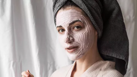 ¿Cómo hacer una mascarilla de miel y avena para rejuvenecer la piel?