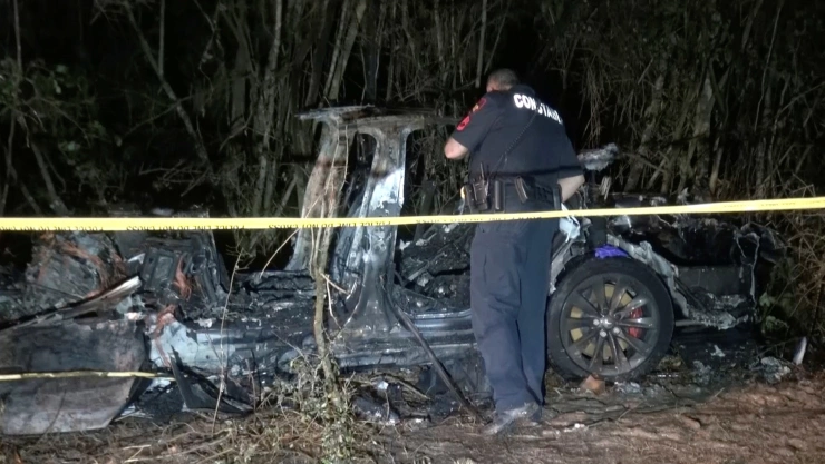 Dos muertos deja accidente de un Tesla sin conductor en Texas